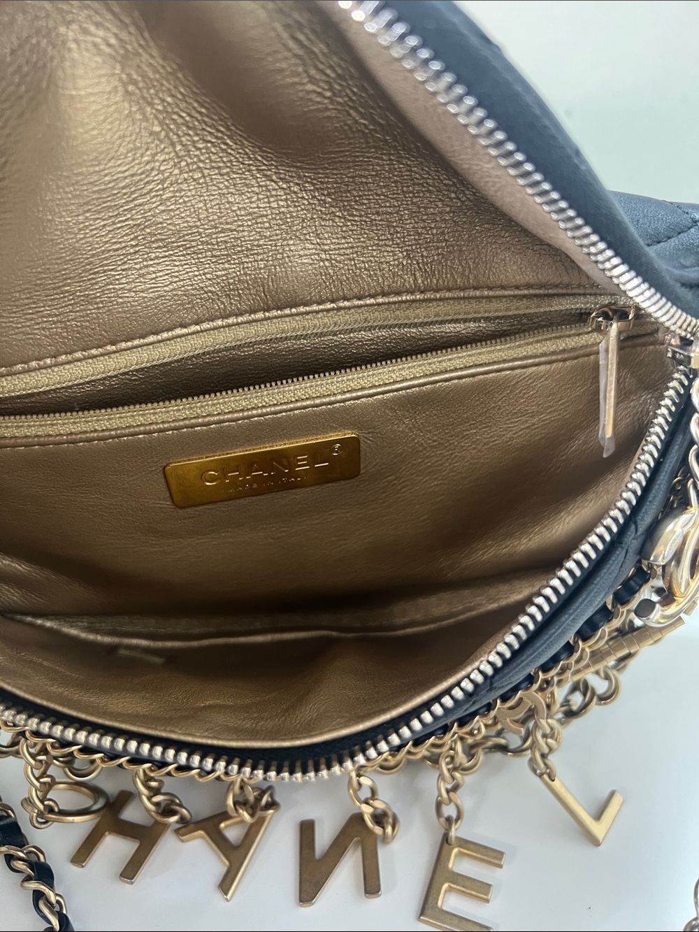 CHANEL All about chains waist belt Black Quilted belt bum bag - Picture 15 of 15